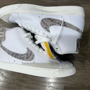 Nike blazer women 6.5 BRAND NEW